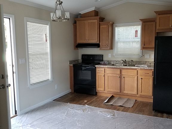 2nd image of 107 Irene St N