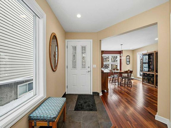 3rd image of 237 N 28th Ave NW