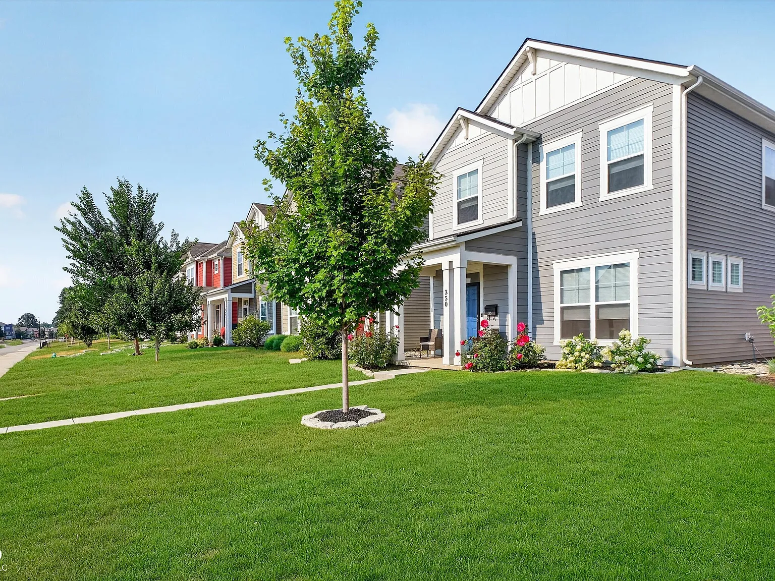 3 bed, 2.5 bath, 1954 sqft, $2,500 — Photo 3