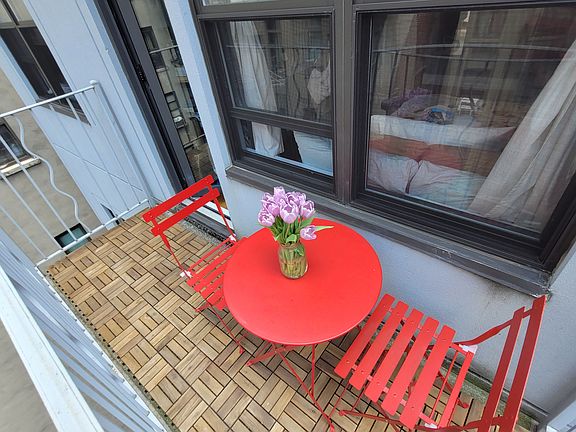 4th image of 139 W 123rd St #4B