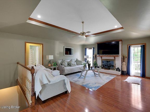 3rd image of 5573 Orphan Ln