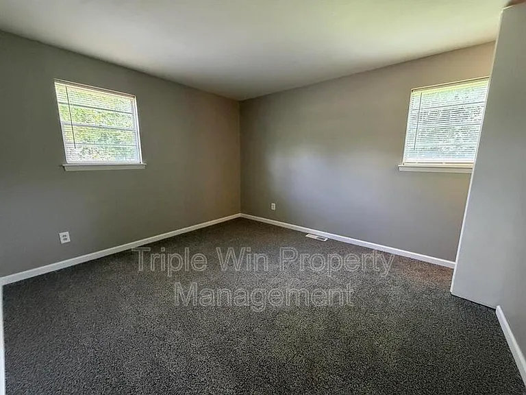 7250 Howdershell Rd — Photo 12