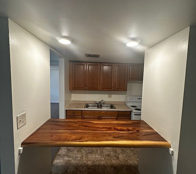 1st image of 100 Whitestown Vlg APT 2