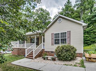 2112 Regency Dr, Randleman, NC 27317