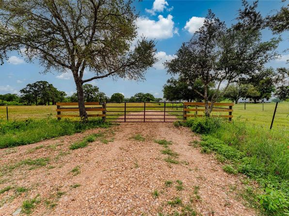 7122 Taplin Ln, Burton, TX 77835