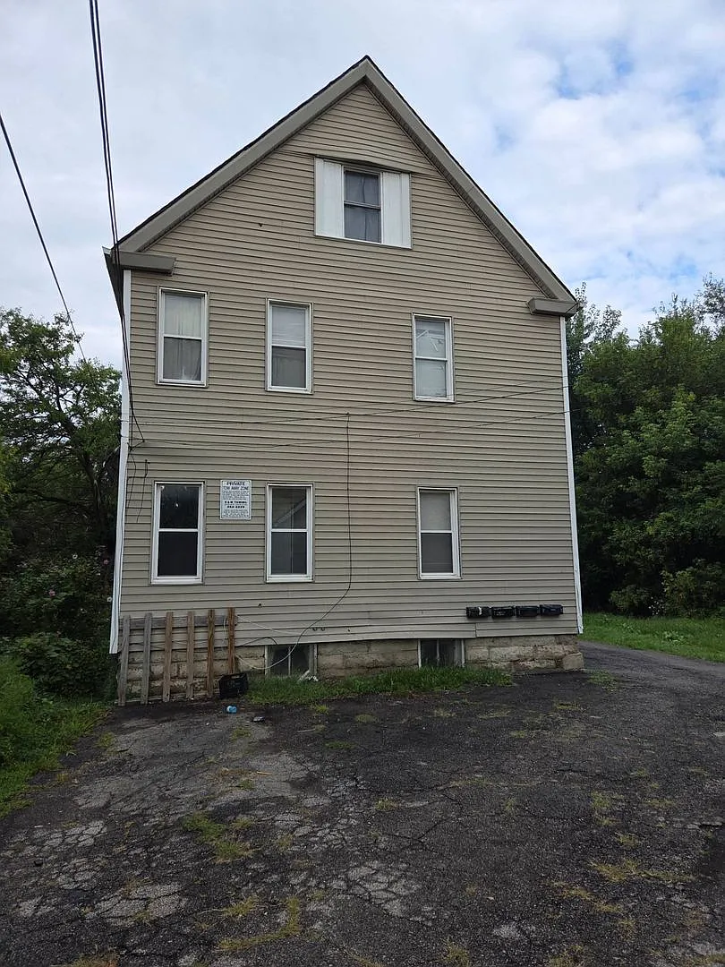 3448 E 69th St Cleveland — Photo 2