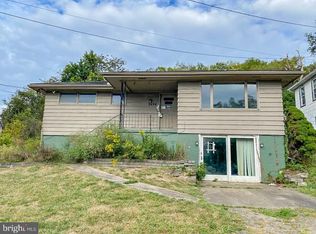 2484 McKeever, Elizabeth, PA 15037