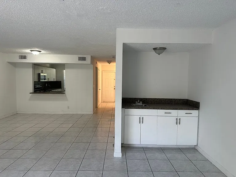 931 SW 20th Ct — Photo 7