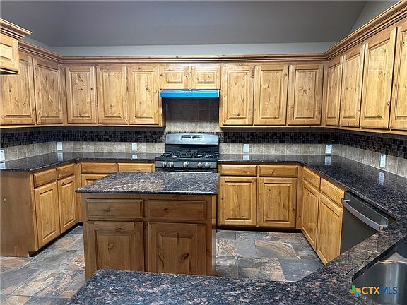 4th image of 3941 Wells Dr