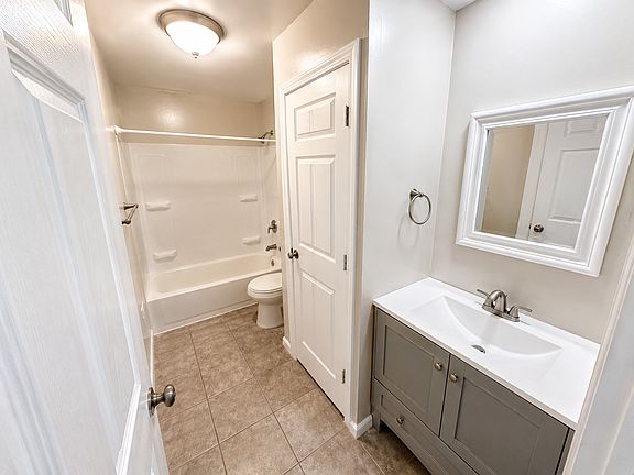 5th image of 7546 Hazelcrest Dr