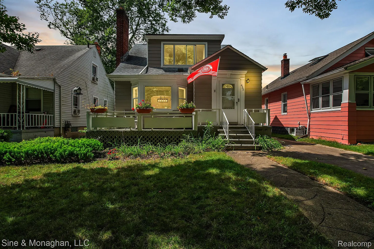 435 Laprairie St photo 1