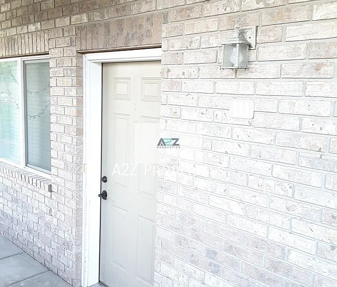 1969 N Canyon Rd — Photo 3