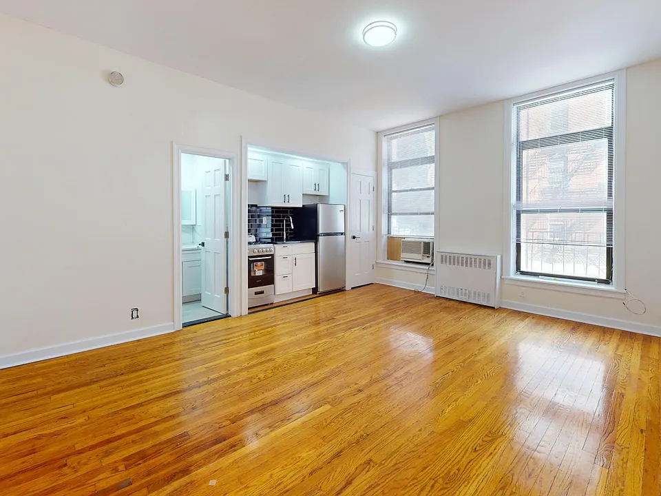 246 E 45th St #2M