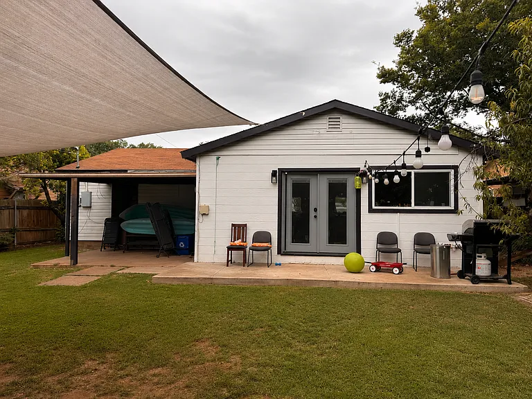2122 Riviera Dr — Photo 7