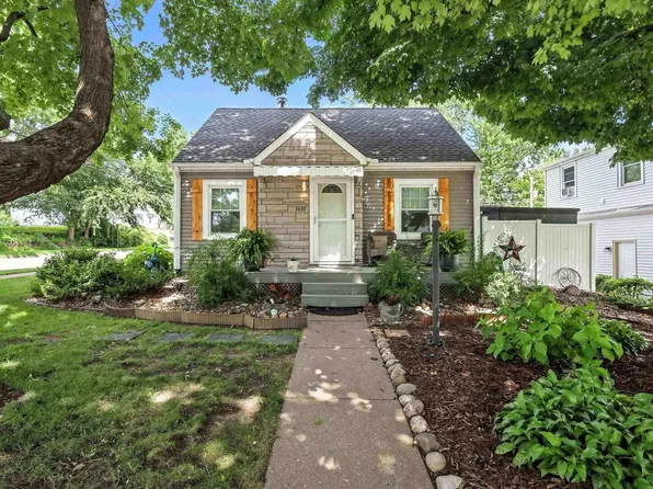 3437 Washington St, Davenport, IA 52806