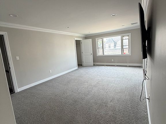 4th image of 60 Hazelton St