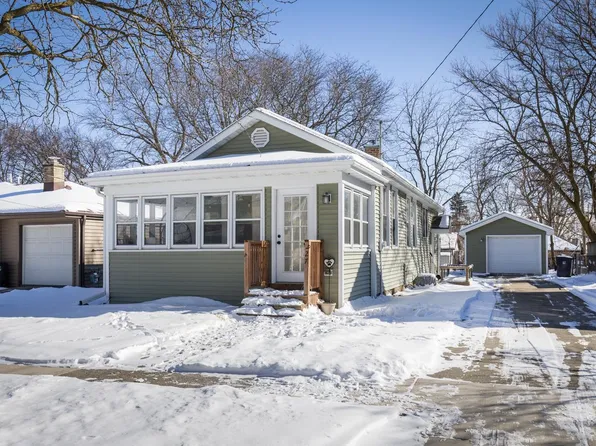 927 Perkins Ave, Waukesha, WI 53186