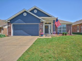 2105 SE 8th St, Moore, OK 73160