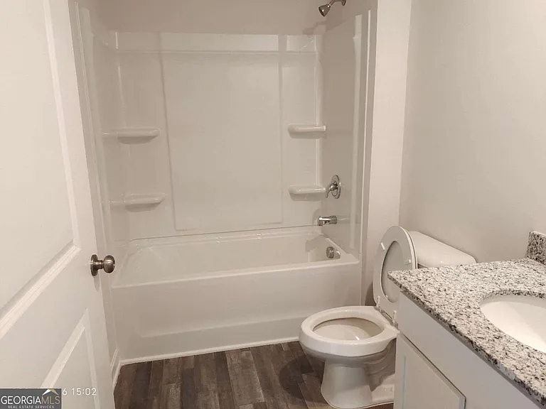 556 Pemberton St — Photo 14