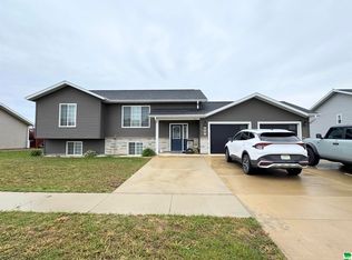 509 Magnolia Ln, Storm Lake, IA 50588