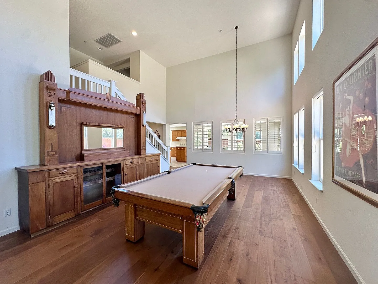 Large 5bd/3ba 3500sqft Home in Hamilton, Novato — Photo 4