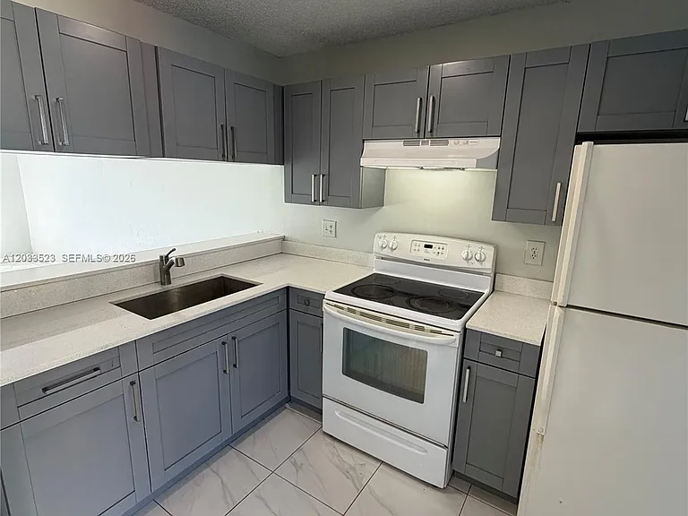4016 Lakeside Dr #4016 — Photo 3