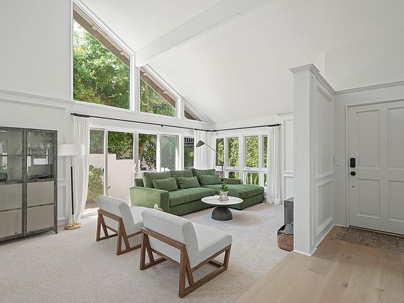 3rd image of 2760 Woodwardia Dr