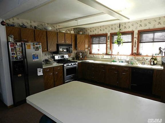 3rd image of 40 Glen Ln