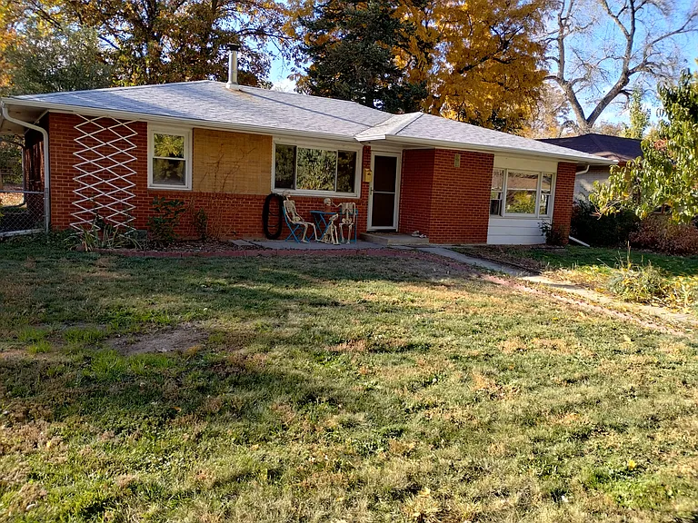 817 Lincoln St — Photo 1