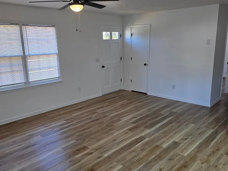 331 Wickham St — Photo 13