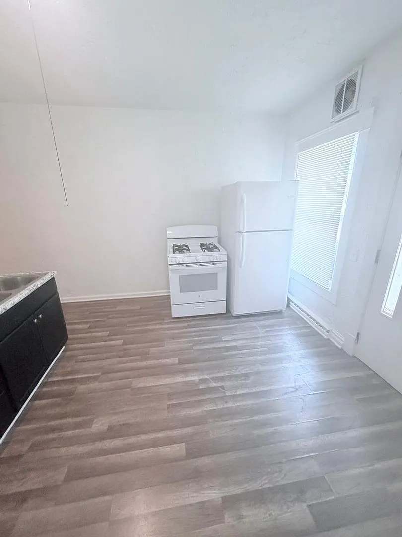 4438 Pearl Rd — Photo 4