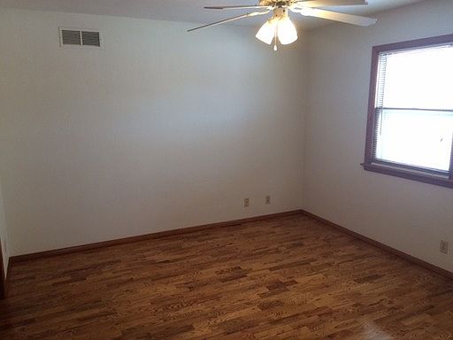 4th image of 312 Mecherle Dr APT 4