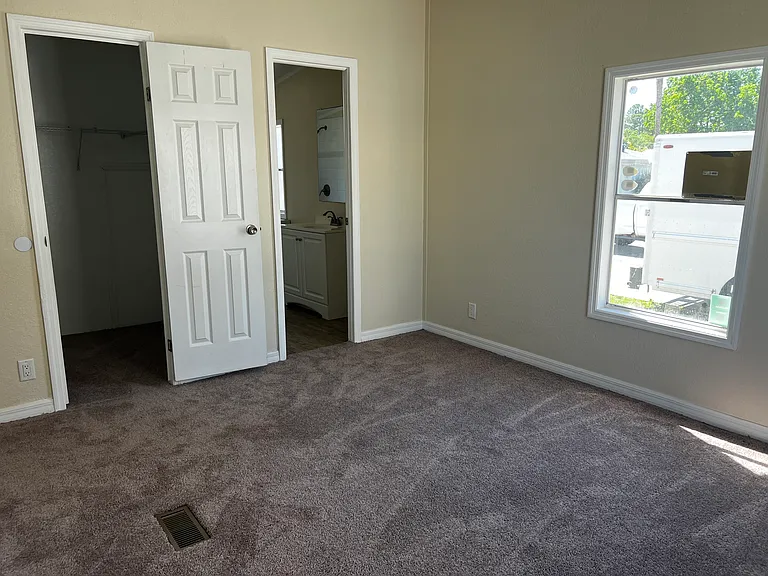652 Lake Placid Pl — Photo 5
