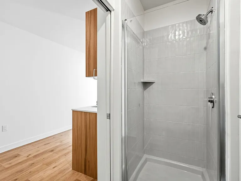 Coral Designer Studio Community Living — Photo 32