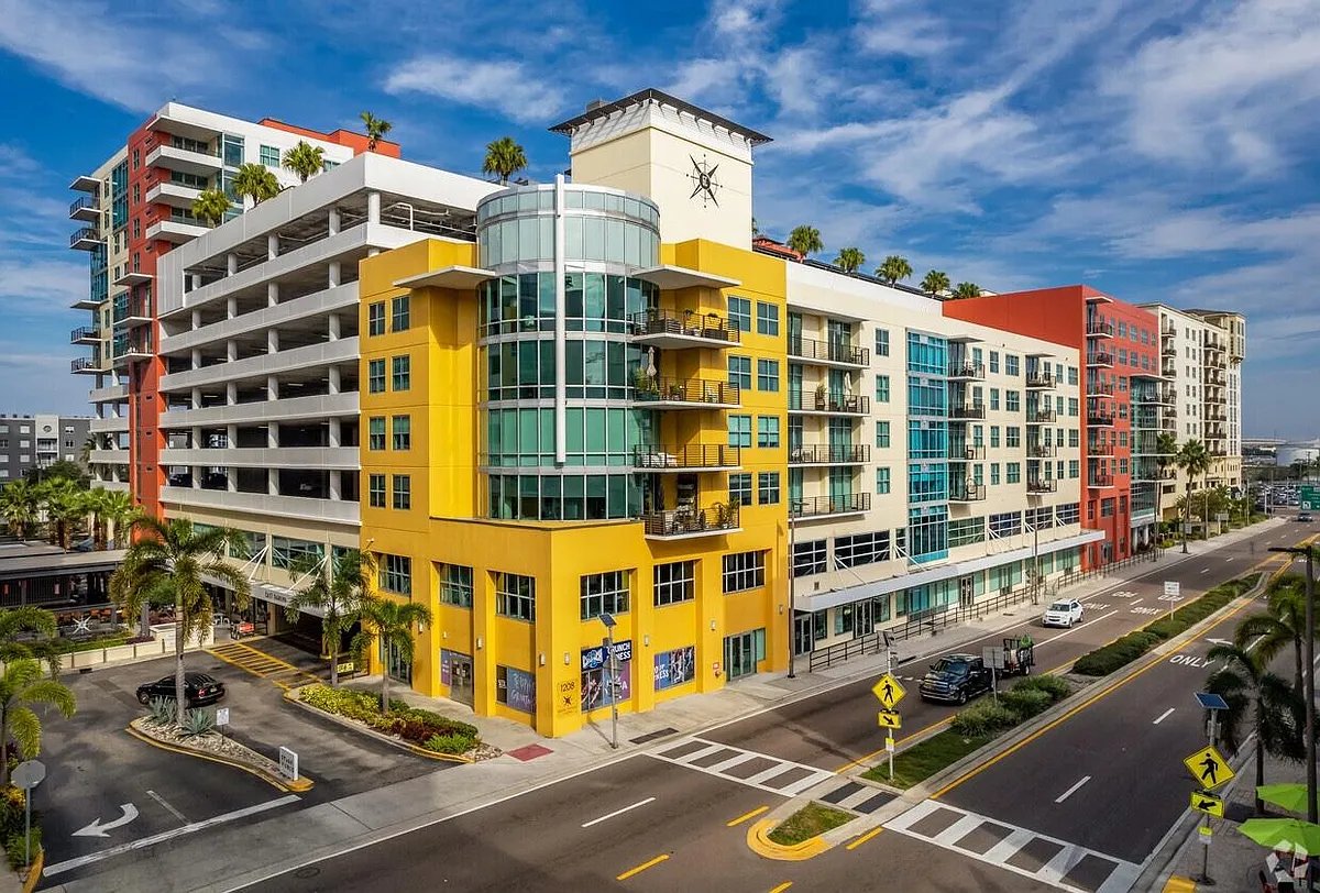 Building Photo - 1208 E Kennedy Blvd #617E
