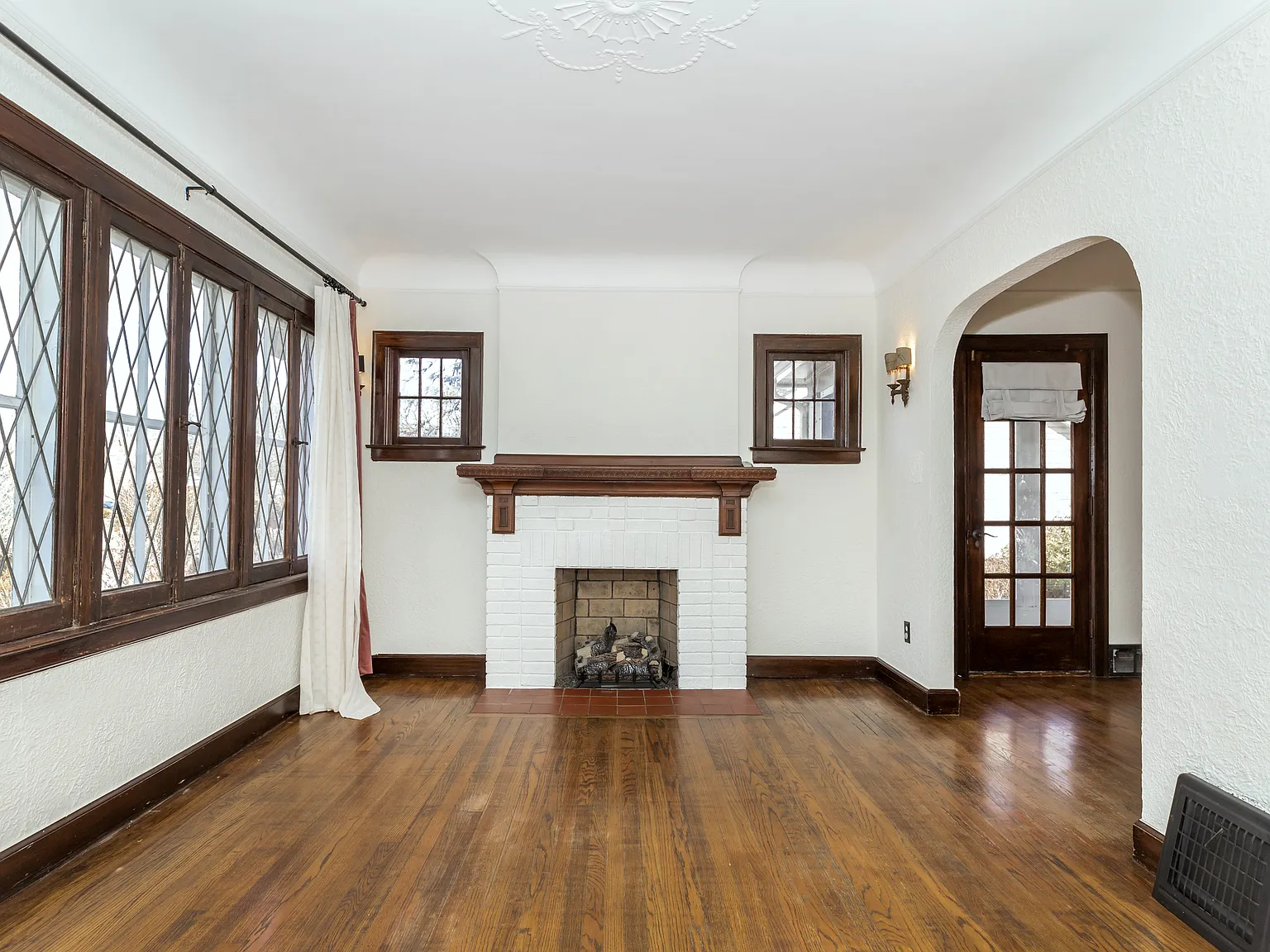 3 bed, 1220 sqft, $2,900 — Photo 3