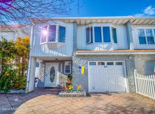 64 Russek Dr, Staten Island, NY 10312