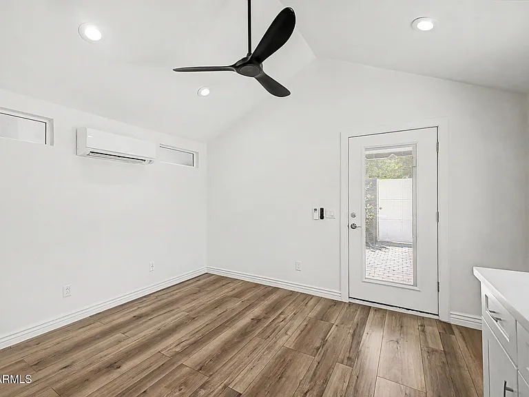 521 W Mariposa St #1 — Photo 17
