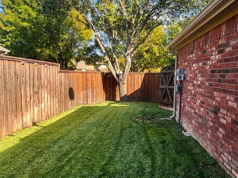 9142 Crenshaw Ln — Photo 28