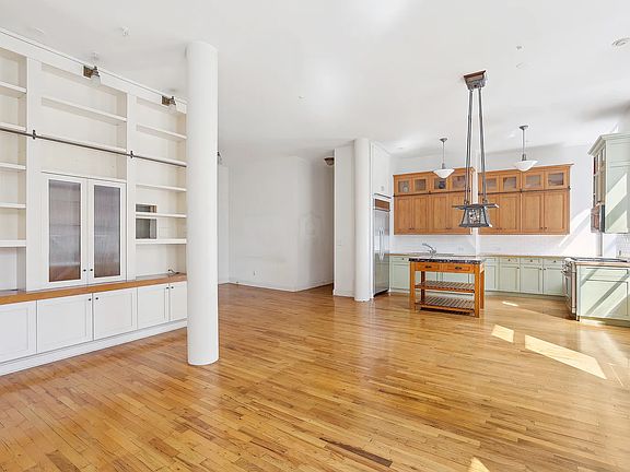 2nd image of 520 Laguardia Pl APT 3S