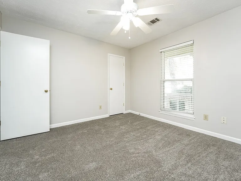 462 Sherwood Cir — Photo 12