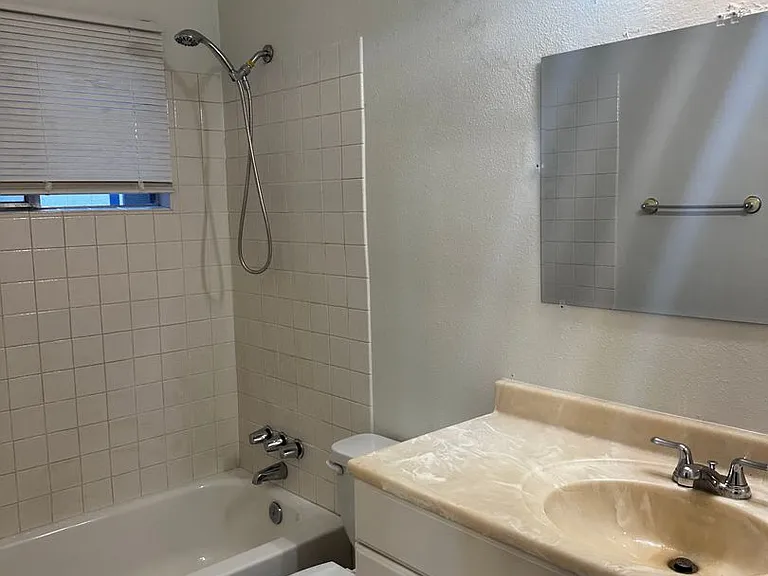 Stewart Street Apartments — Photo 6