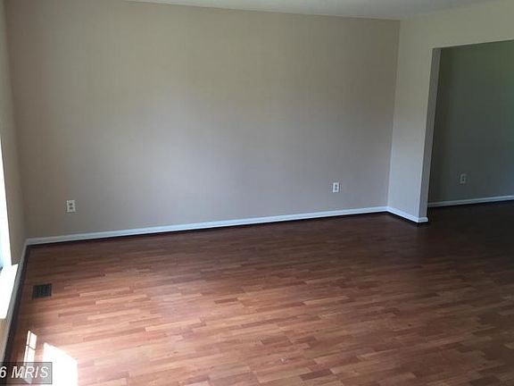 3rd image of 15 Woods Edge Ct