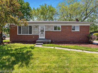 32039 Hayes Rd, Warren, MI 48088