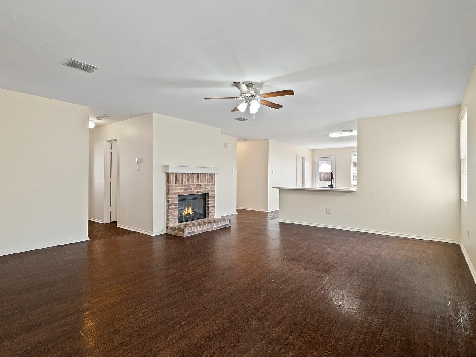3 bed, 1640 sqft, $2,300 — Photo 2