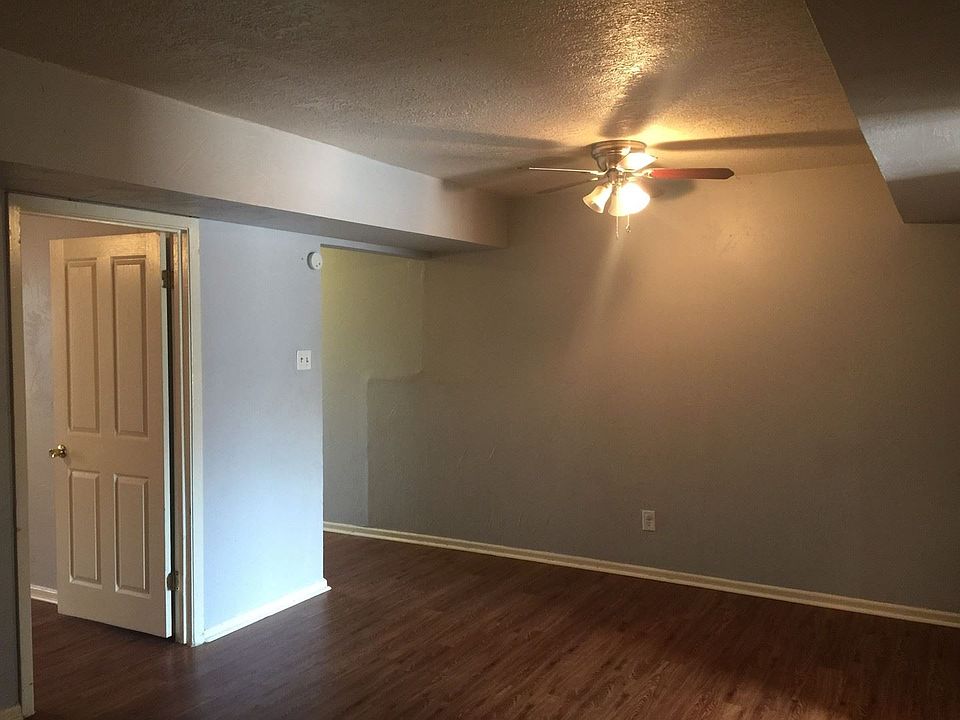 1st image of 125 Victor St APT 3