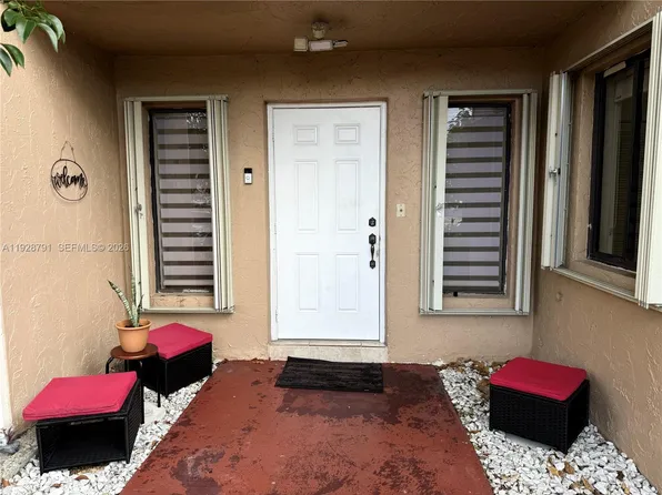 9525 SW 148th Avenue Cir N, Miami, FL 33196