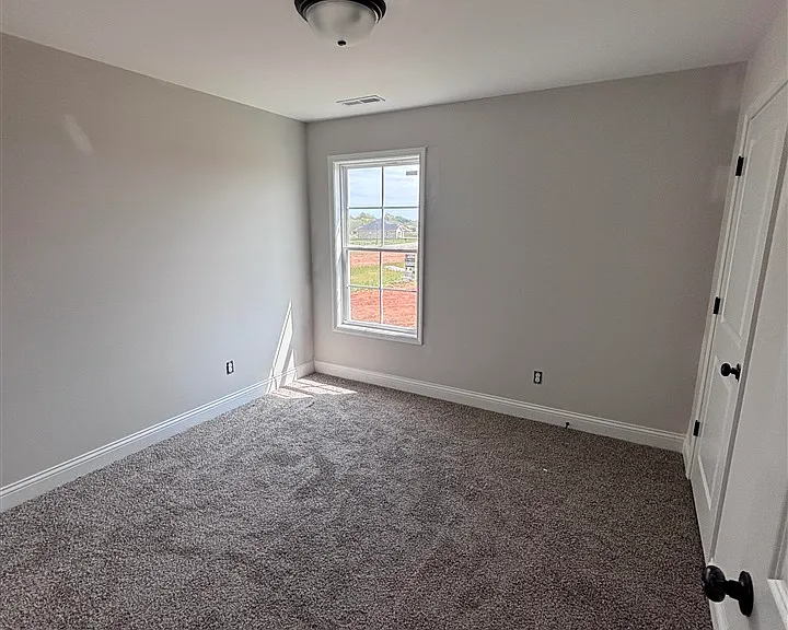 716 Calumet Cir — Photo 3