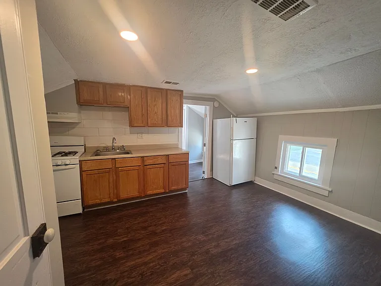 245 Cherry St — Photo 9