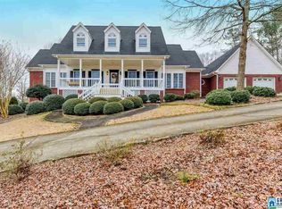 9 Country Club Dr, Calera, AL 35040